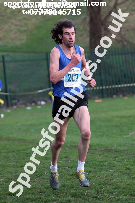 Senior mens Cathedral Relays, Birtley. Photo:  David T. Hewitson/Sports for All Pics